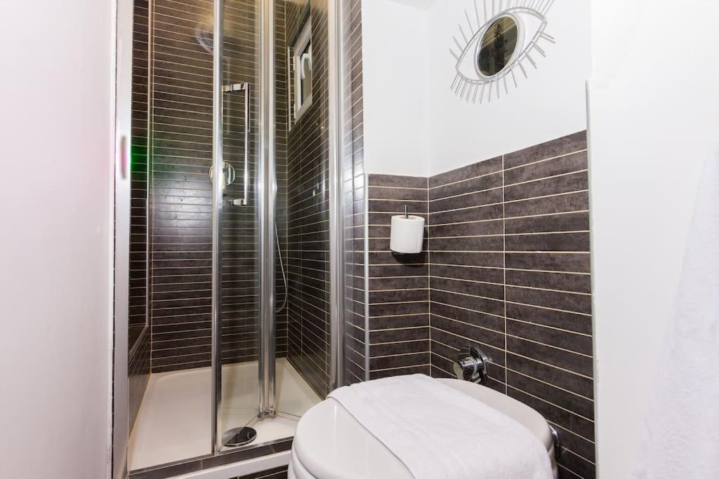 Girolamo's Jacuzzi Place