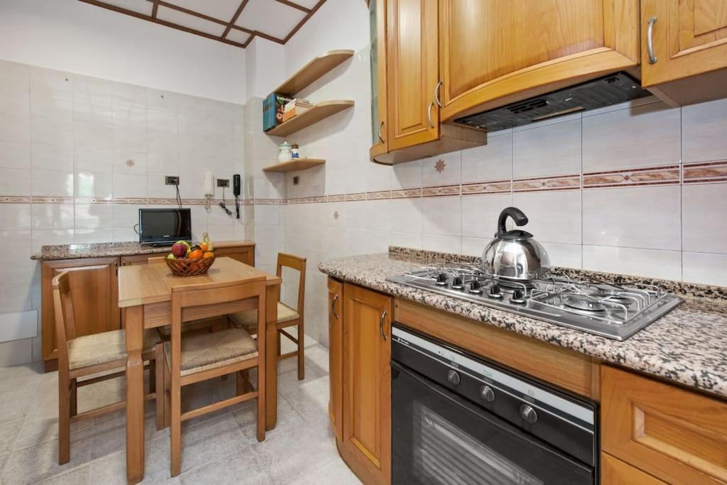 Apartment Domus Patrizia Romana 6 Persone