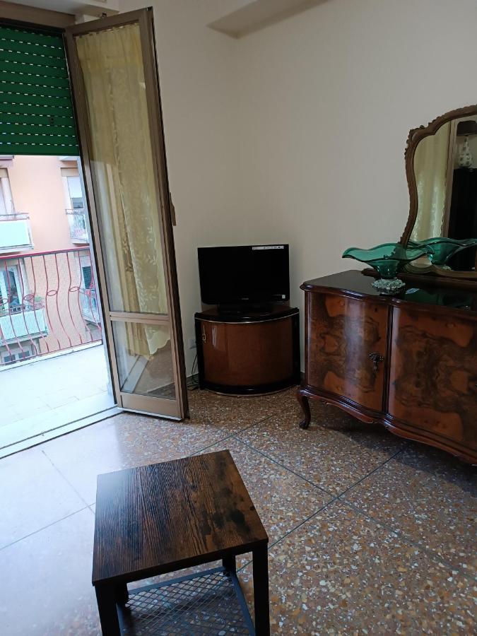 Hortis Apartment, 5 Persone, 2 Camere, Balcone, Metro C E Tram Per Il Centro Leilighet