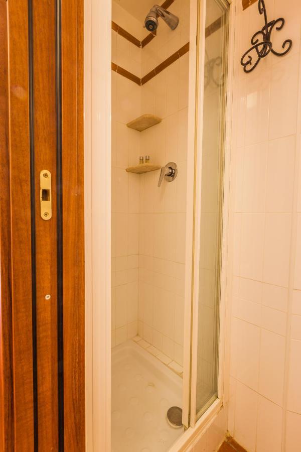 4 Coronati 2* Roma