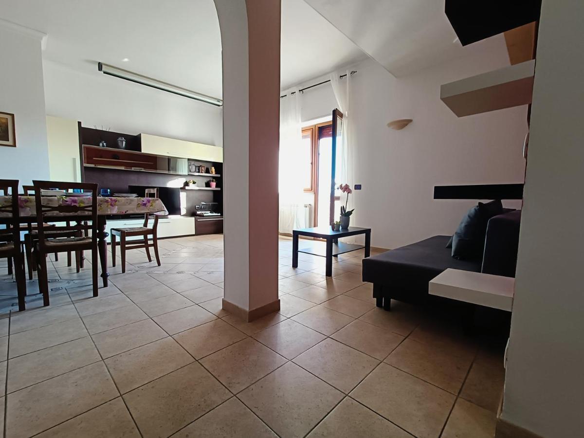 Apartamento Avellini - Delightful And Spacious With Terrace - Near Metro A Cornelia