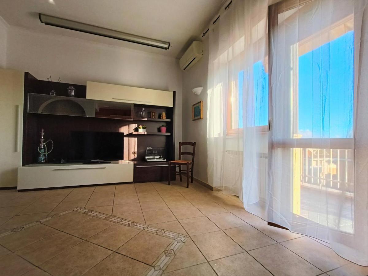 Apartamento Avellini - Delightful And Spacious With Terrace - Near Metro A Cornelia *