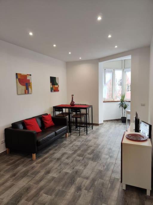 Apartment White & Wood House In Rome