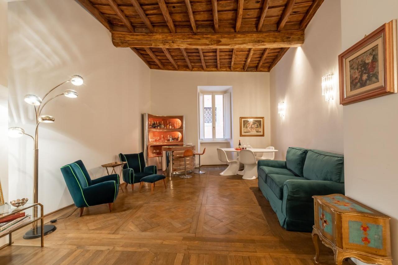 Chic And Style In Historical Via Giulia Roma