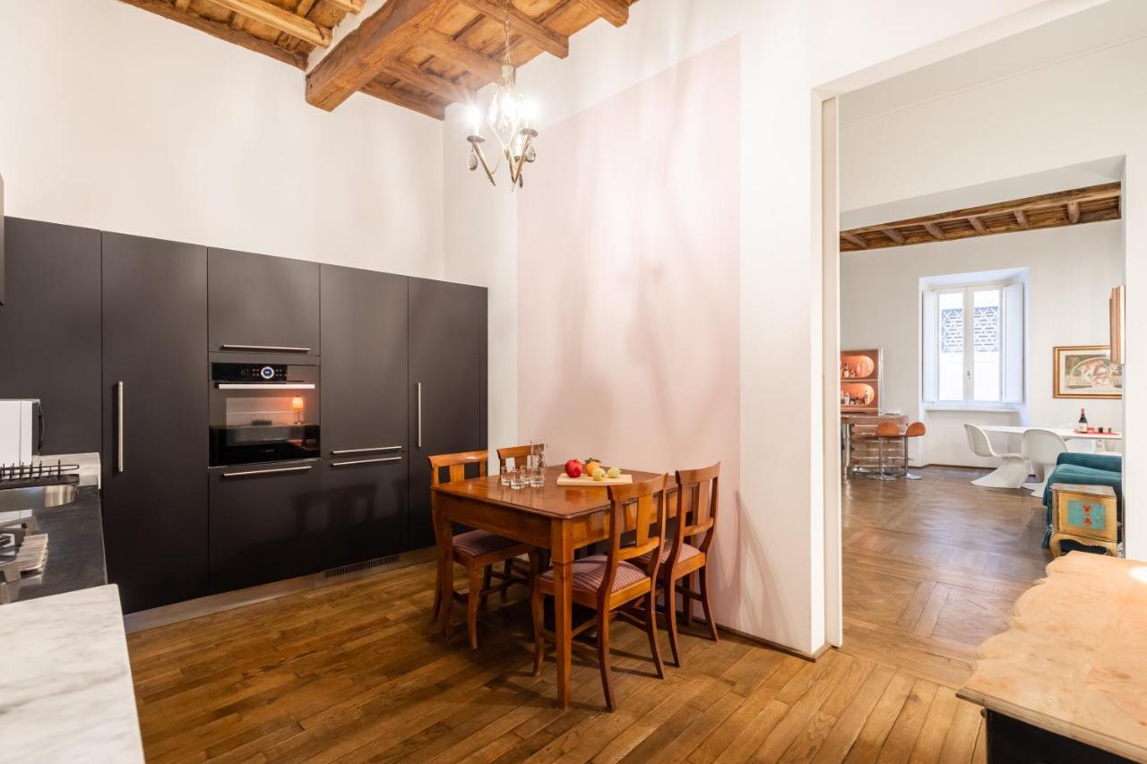 Chic And Style In Historical Via Giulia Roma
