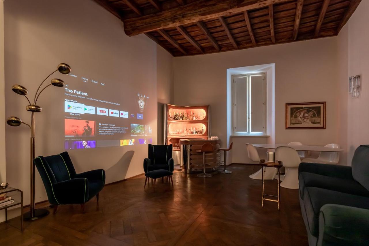 Chic And Style In Historical Via Giulia * Roma