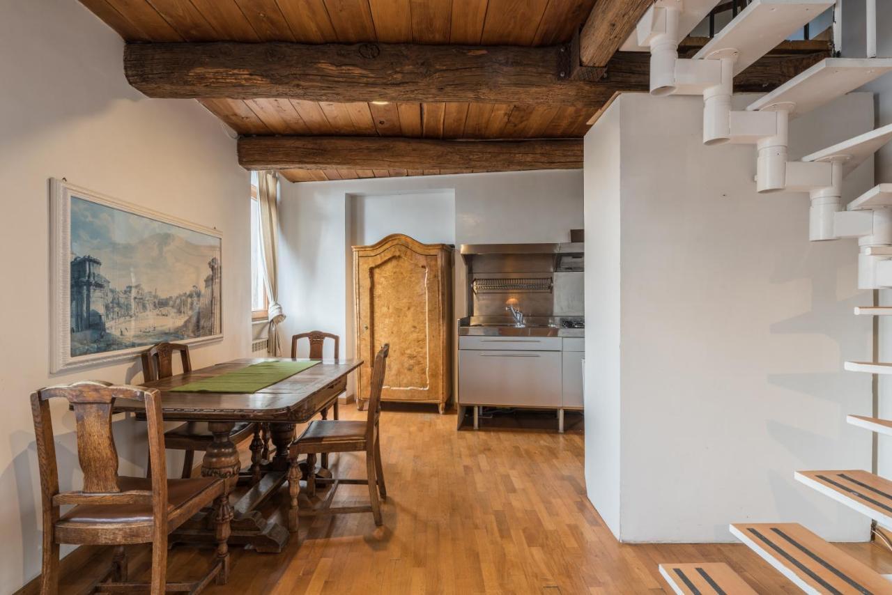 Cozy Wooden Apt In Piazza Navona