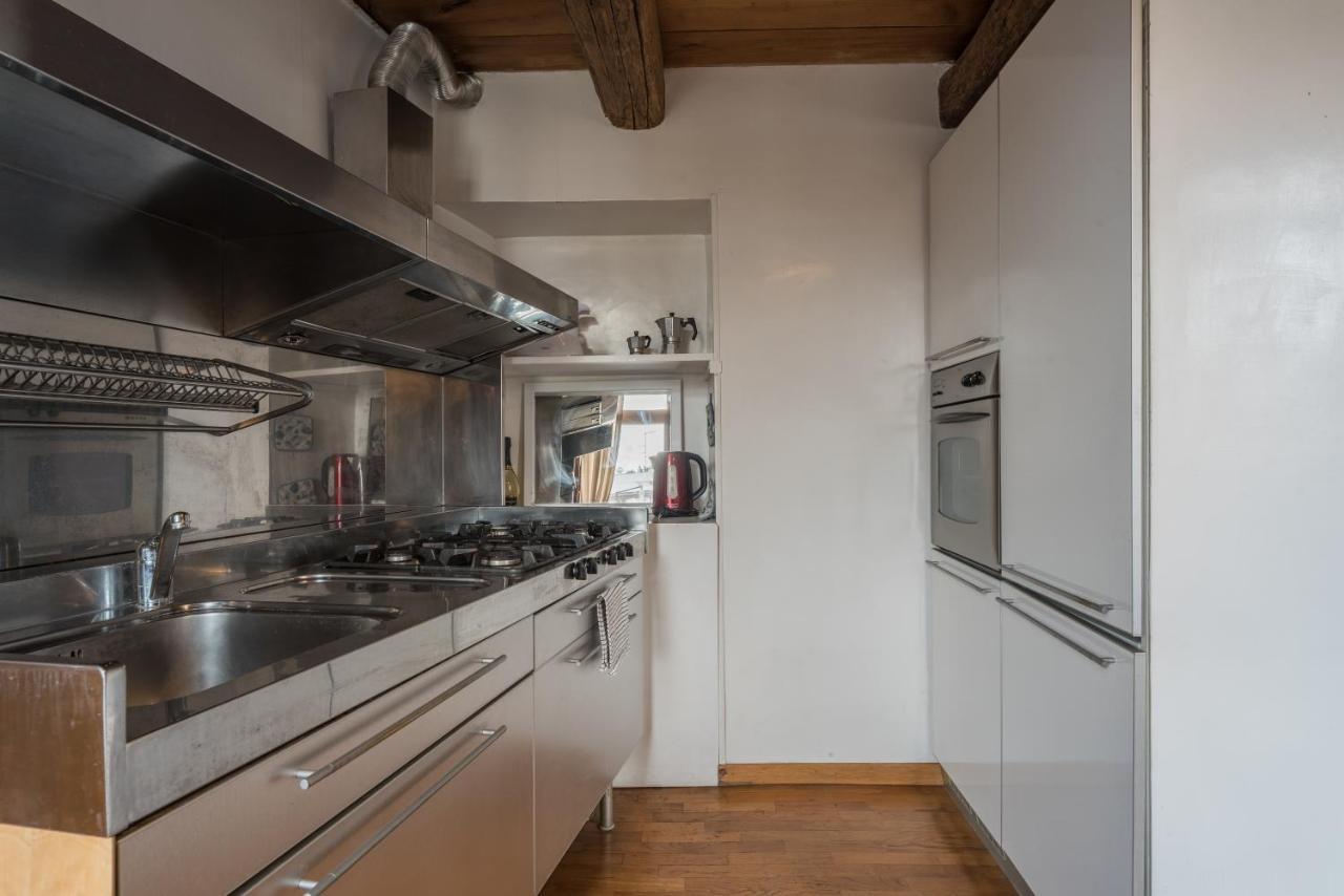 Cozy Wooden Apt In Piazza Navona