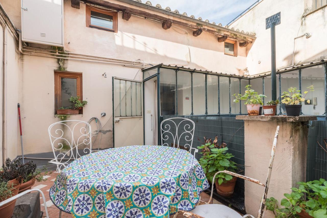 Cozy Wooden Apt In Piazza Navona *