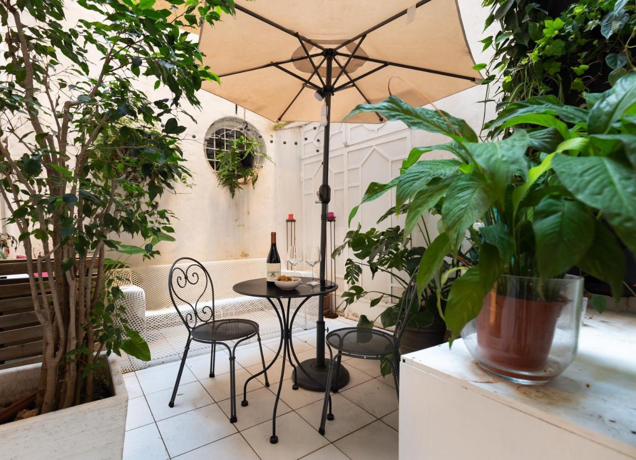 Chic And Style In Historical Via Giulia * Roma
