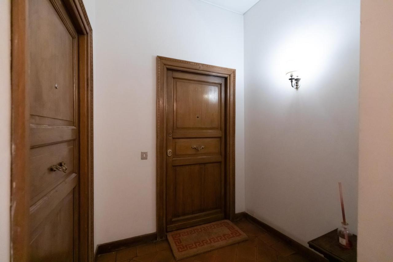 Chic And Style In Historical Via Giulia Appartamento Roma