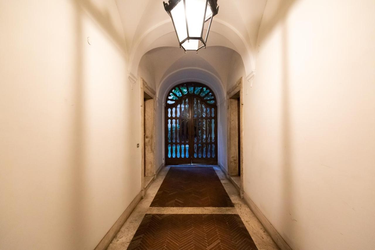 Chic And Style In Historical Via Giulia *