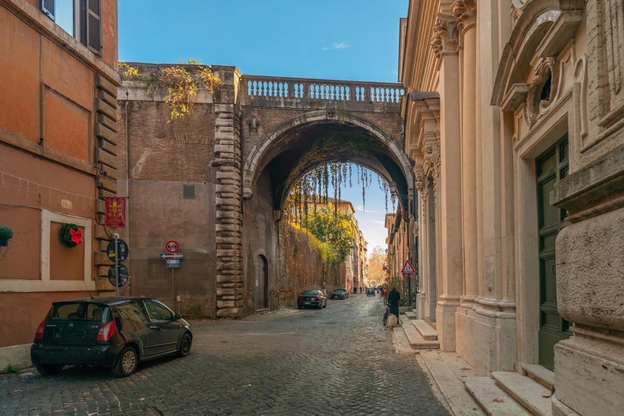 Chic And Style In Historical Via Giulia Appartamento *