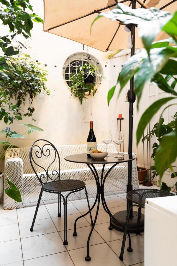 Chic And Style In Historical Via Giulia *