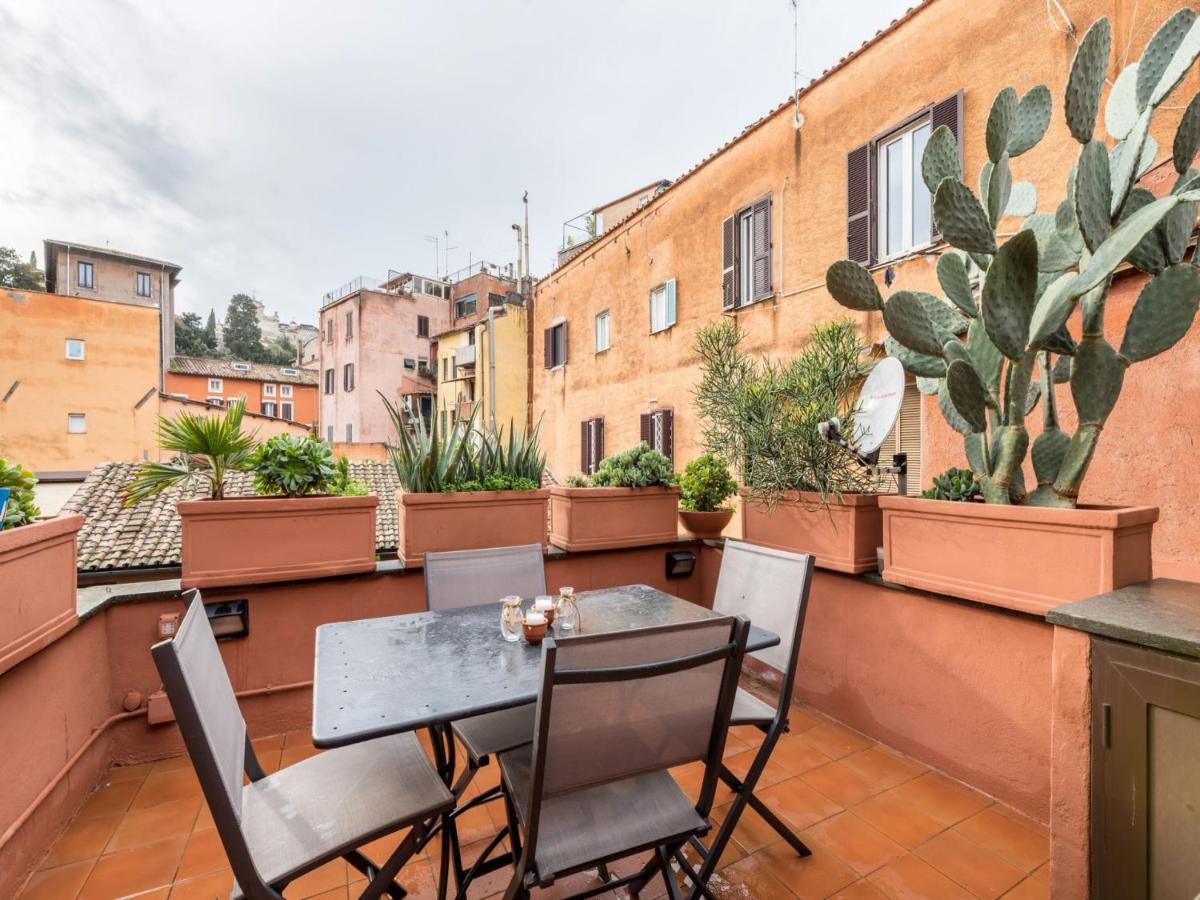 The Rent - Stylish In Trastevere District Apartment
