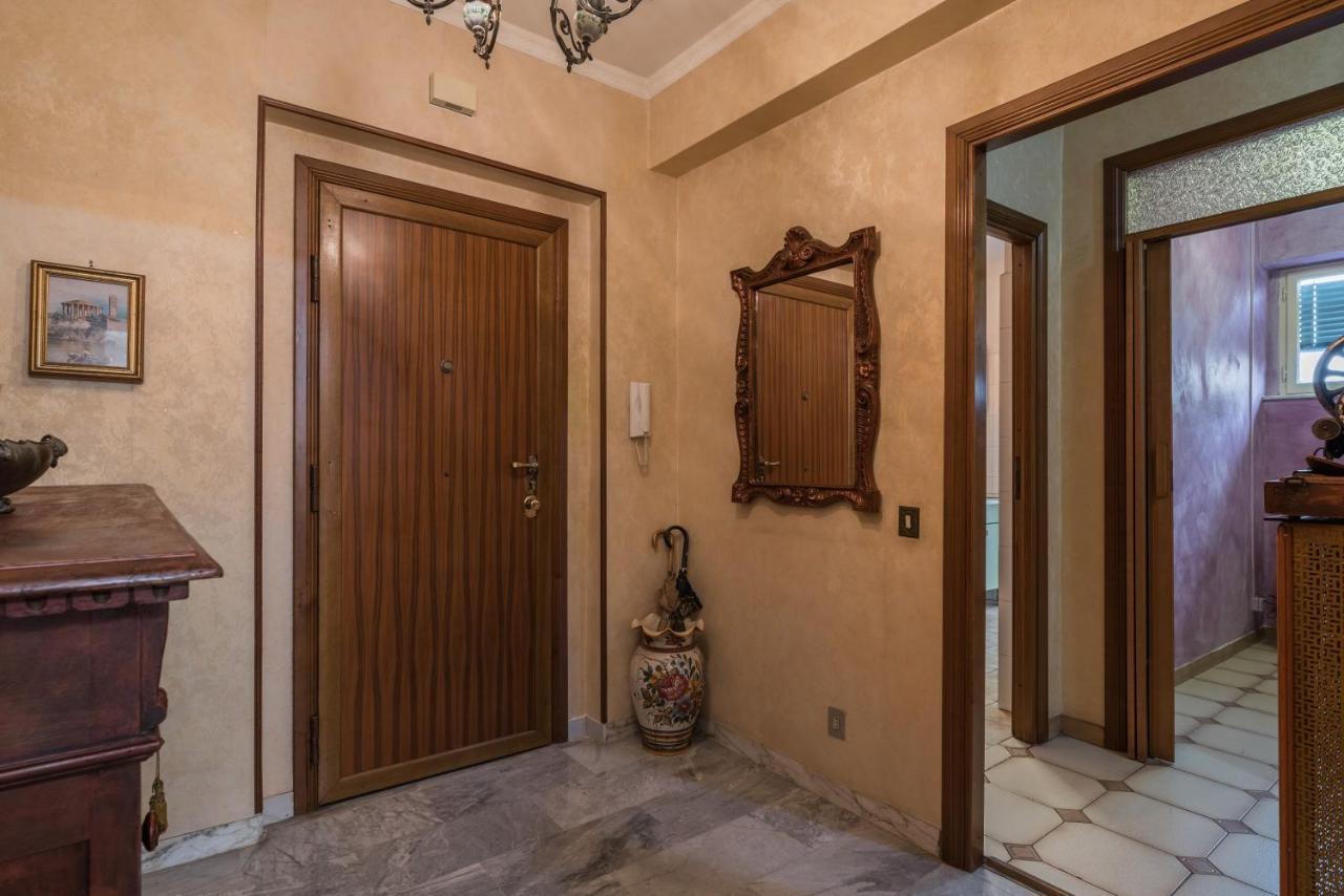 Altido Classic Style Flat With Balcony Appartamento *