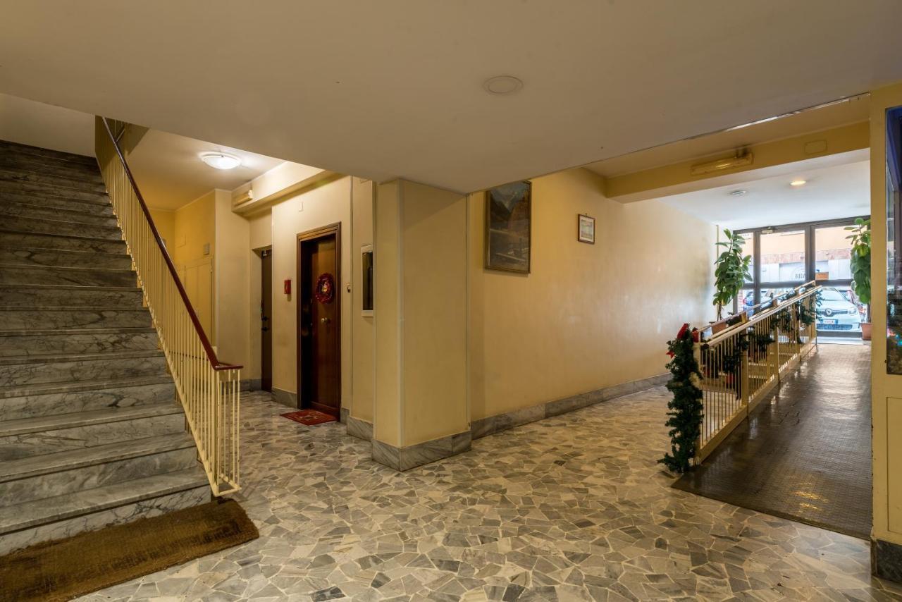 Altido Classic Style Flat With Balcony Roma