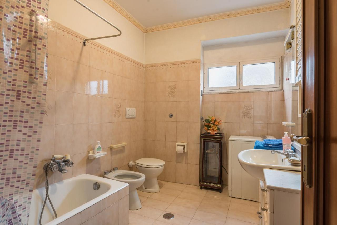 Appartamento Altido Classic Style Flat With Balcony