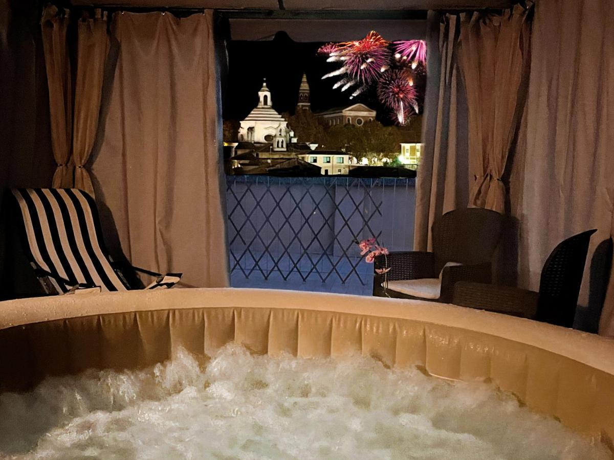 Colosseum House - Private Rooftop, Jacuzzi Hot Tub & View Apartamento Roma