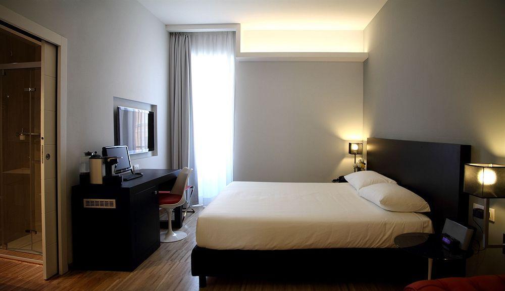 At Townhouse - Filiberto 3*