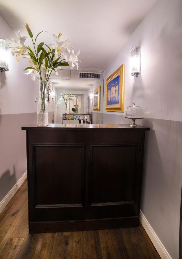 Relais San Lorenzo In Lucina Gjestgiverier Roma