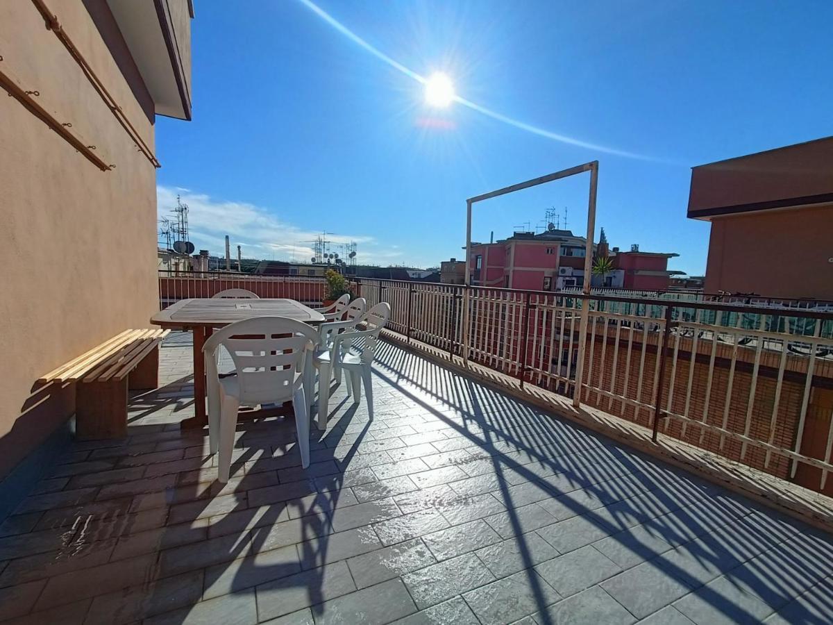 Avellini - Delightful And Spacious With Terrace - Near Metro A Cornelia Apartamento