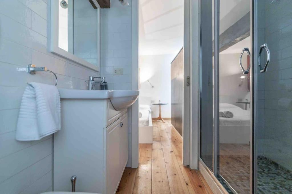 Via Dei Cestari Loft Apartment Rom