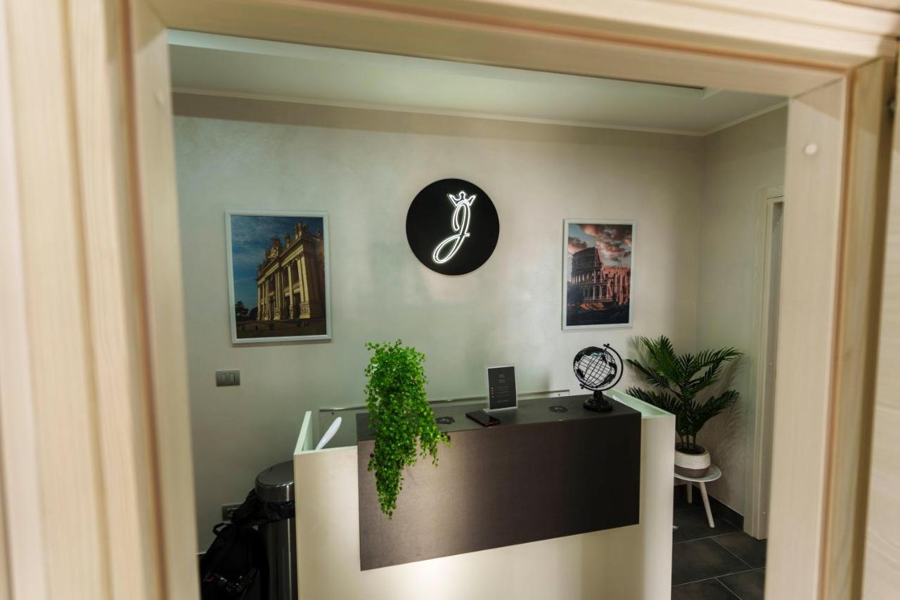 Julia Luxury * Roma