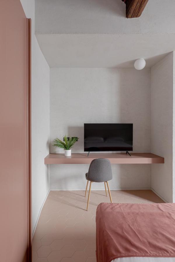 Apartment Design With Private Pool In Campo Dei Fiori