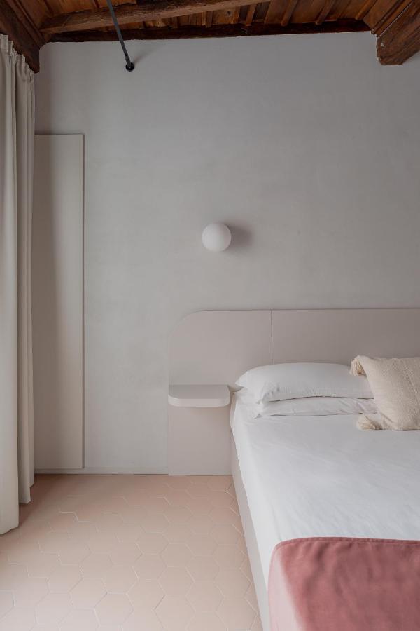 Apartment Design With Private Pool In Campo Dei Fiori