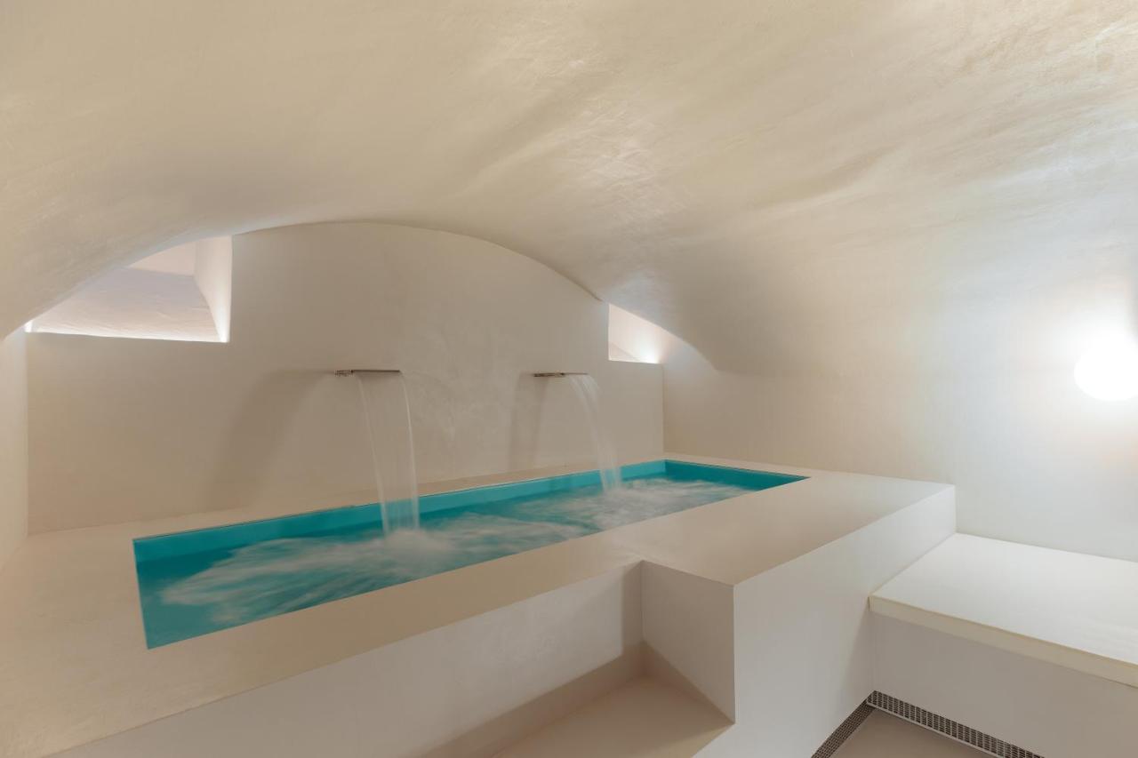Apartment Design With Private Pool In Campo Dei Fiori *