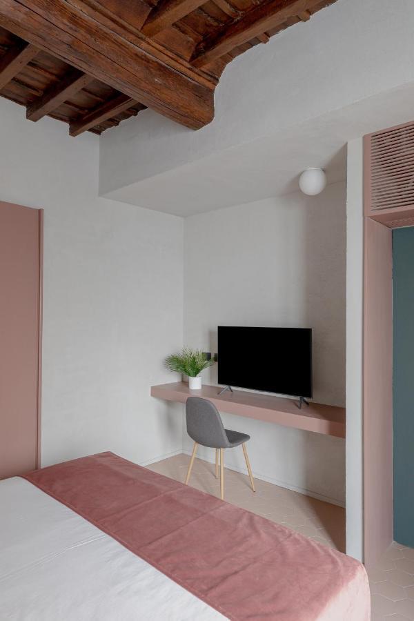 Design With Private Pool In Campo Dei Fiori Apartment