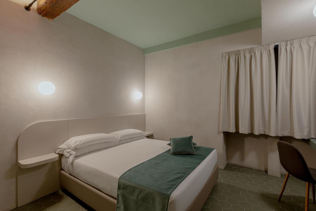 Design With Private Pool In Campo Dei Fiori Apartment