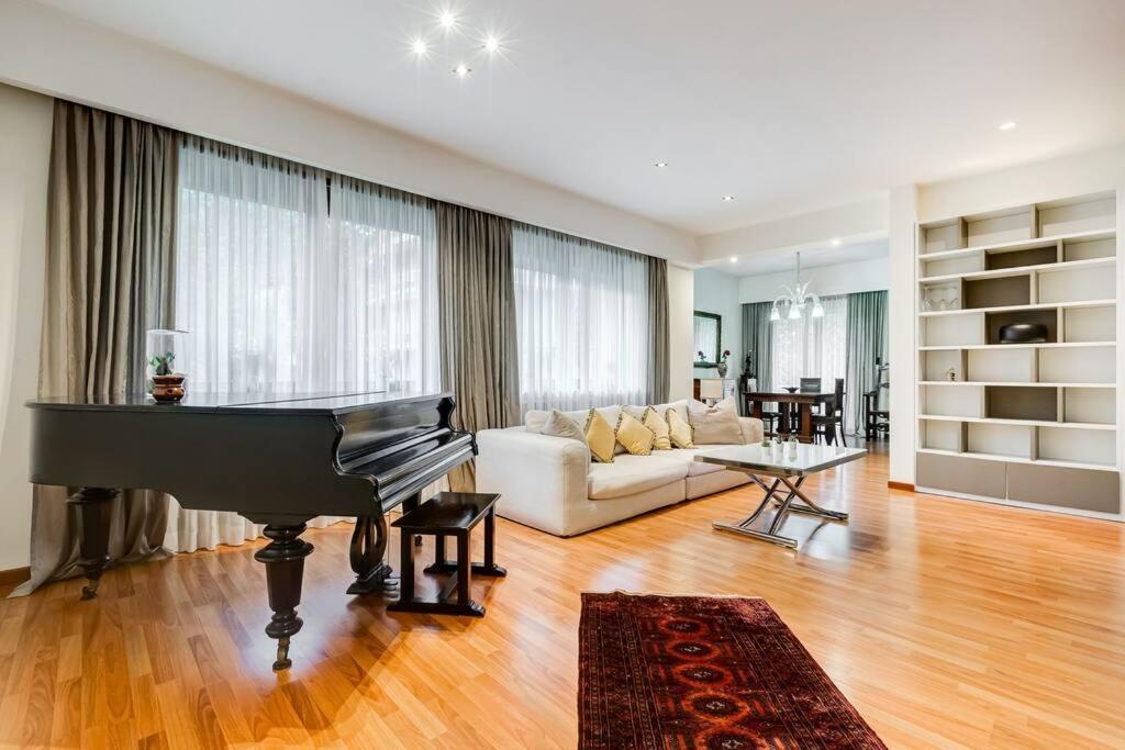 Exclusive In Eur * Roma