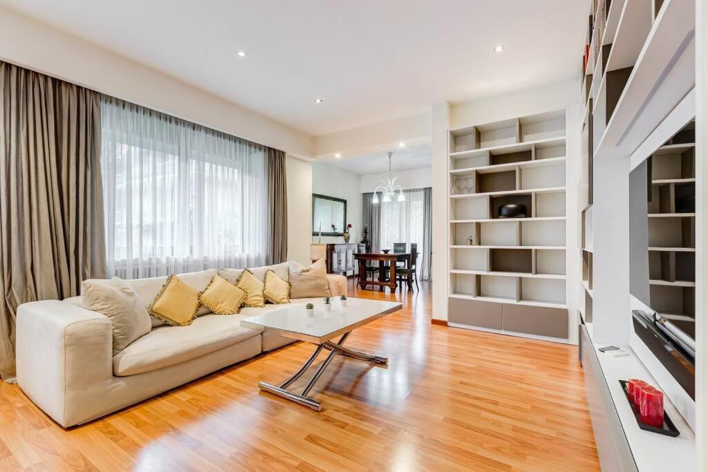 Exclusive In Eur * Roma