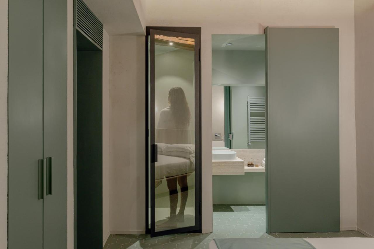 Apartment Design With Private Pool In Campo Dei Fiori Rom