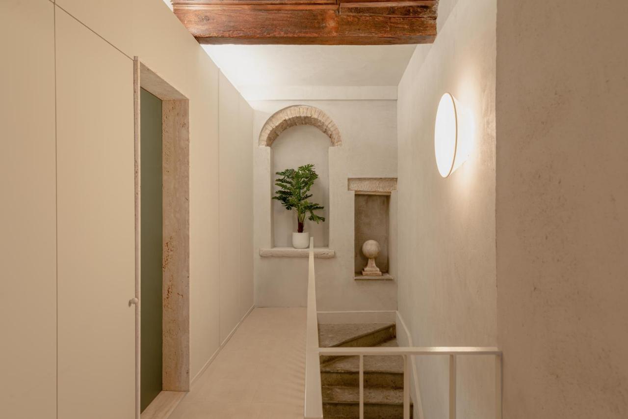 Apartment Design With Private Pool In Campo Dei Fiori *