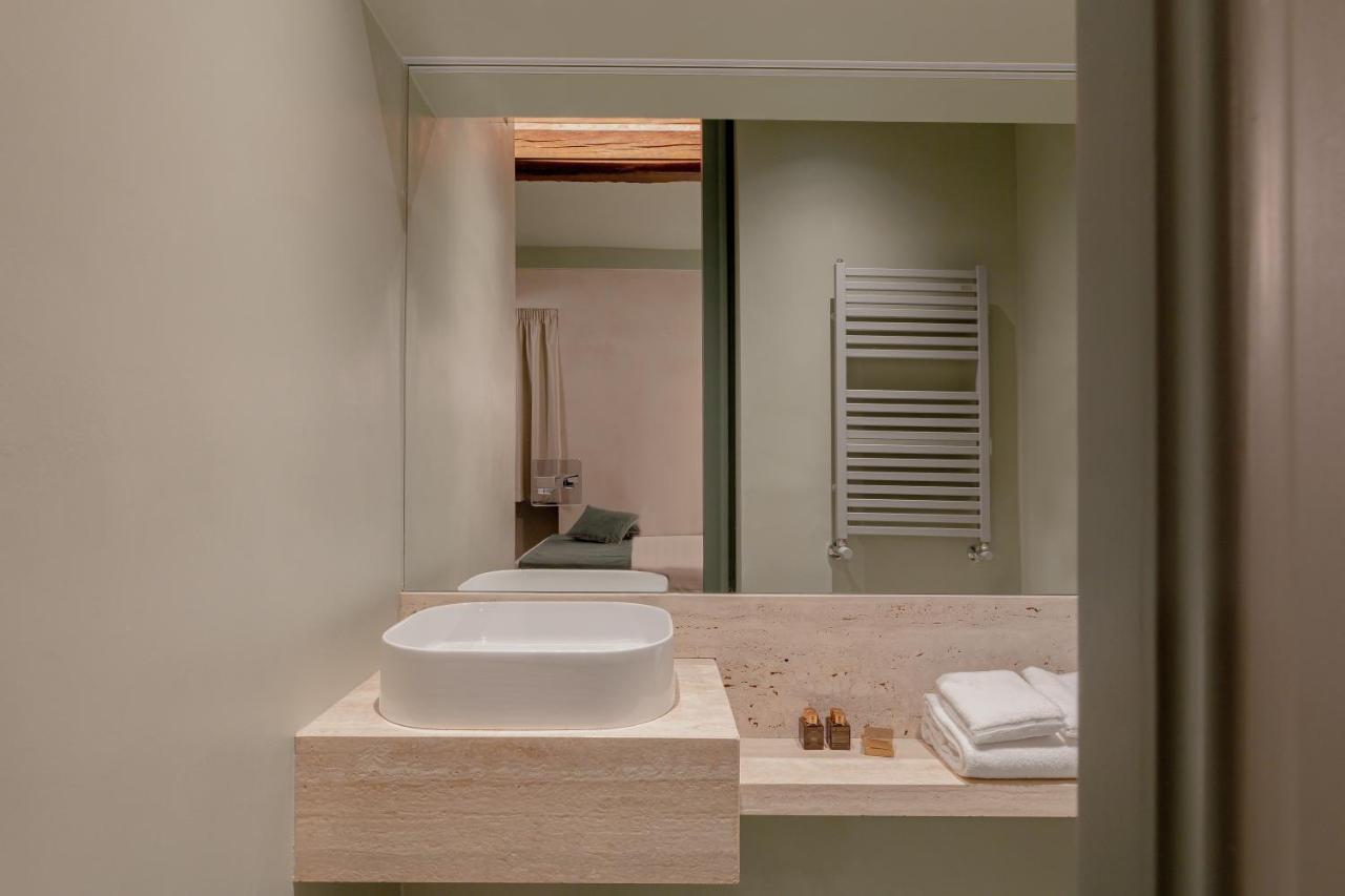 Design With Private Pool In Campo Dei Fiori Apartment