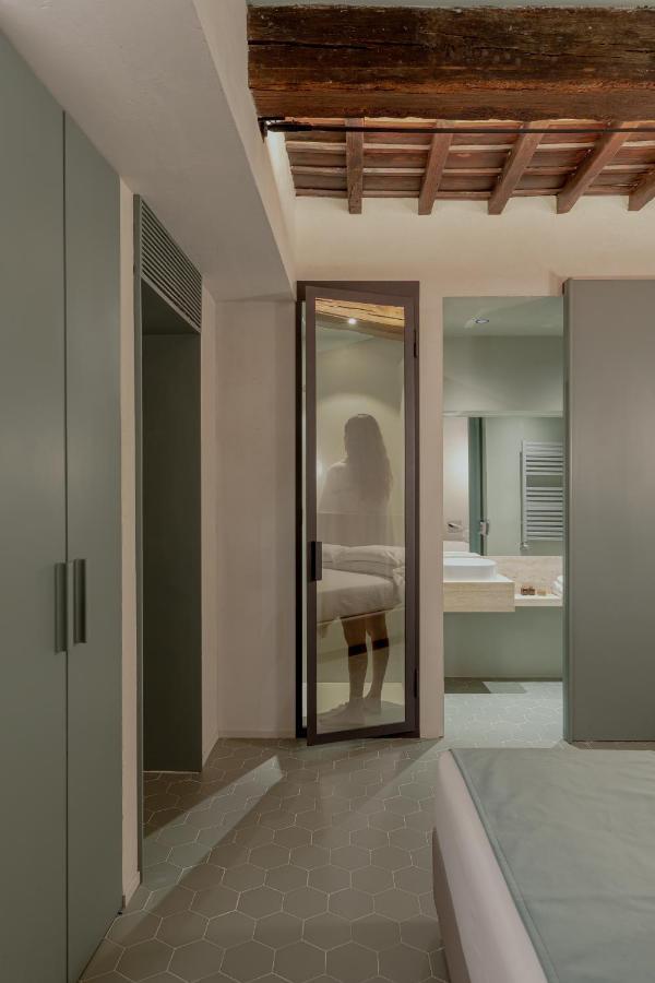 Apartment Design With Private Pool In Campo Dei Fiori