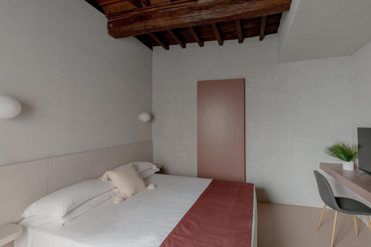 Apartment Design With Private Pool In Campo Dei Fiori *