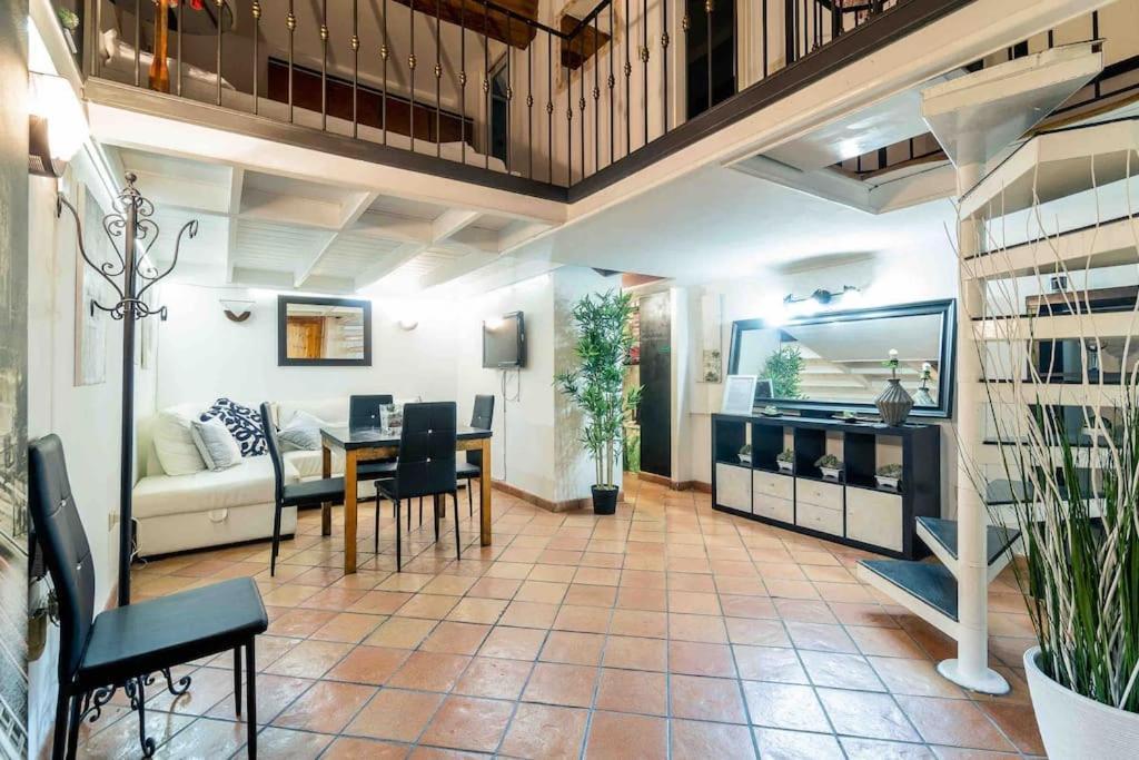 Via Dei Cestari Loft * Rom