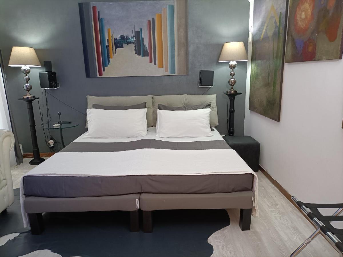 Spanish Steps Bedroom Roma