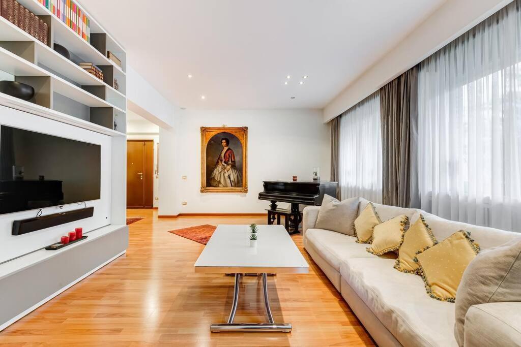 Exclusive In Eur * Roma