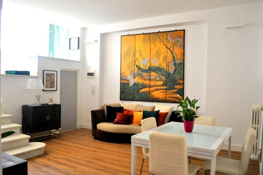 Casa Con Giardinetto Al Centro Di Appartamento