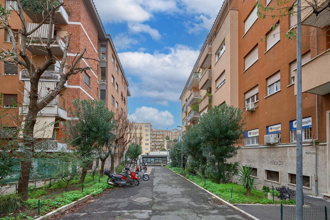 Interno 9 A San Pietro * Roma