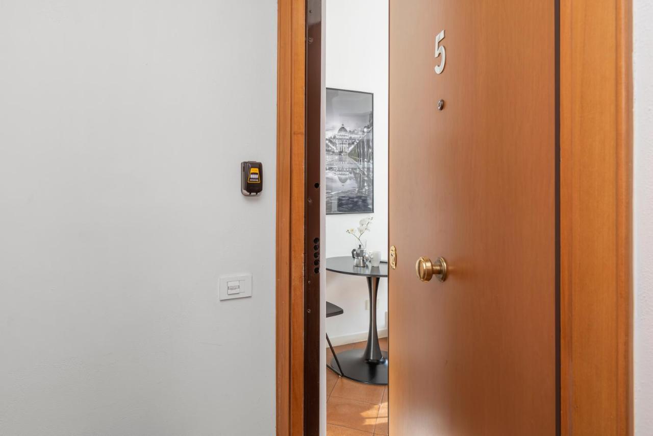 White Flat Termini Apartment *