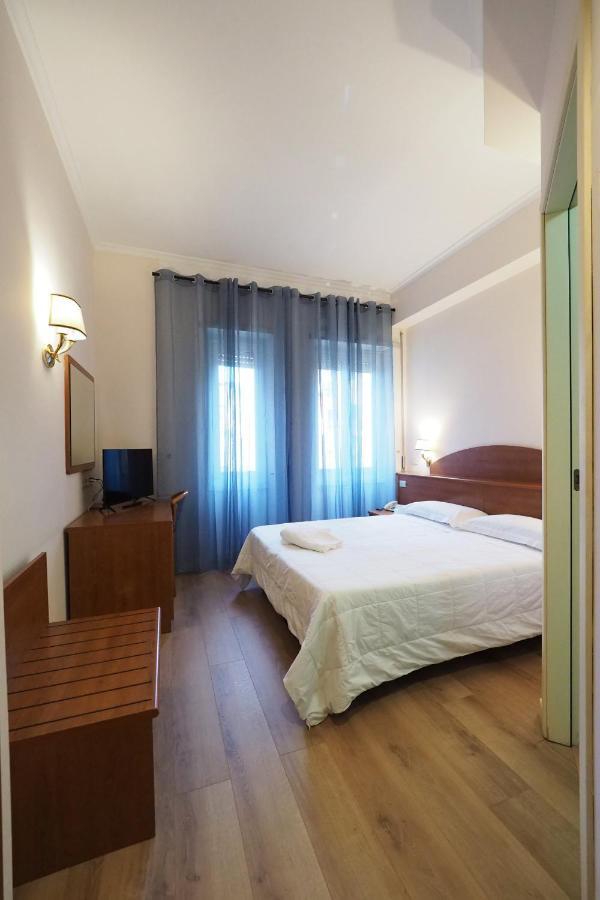 Laura 3* Roma