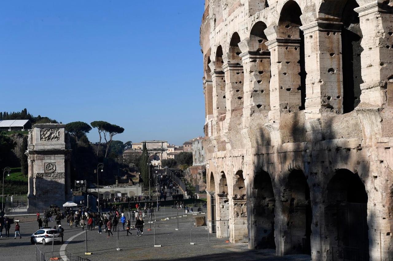 Colosseo Laterano 85 - And * Roma