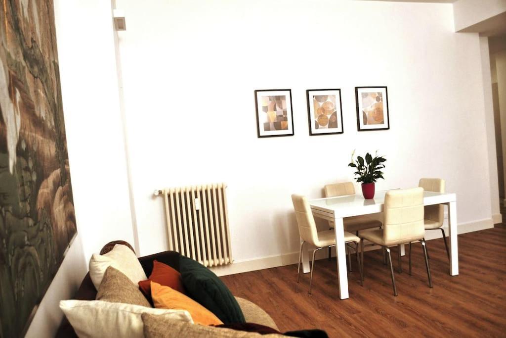 Casa Con Giardinetto Al Centro Di Apartamento *