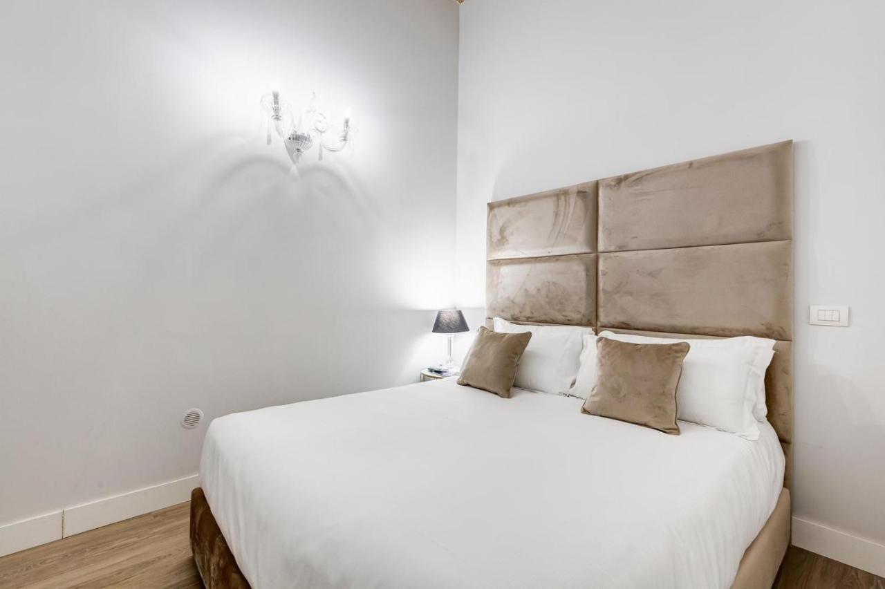 Spanish Queen Apartment Rom